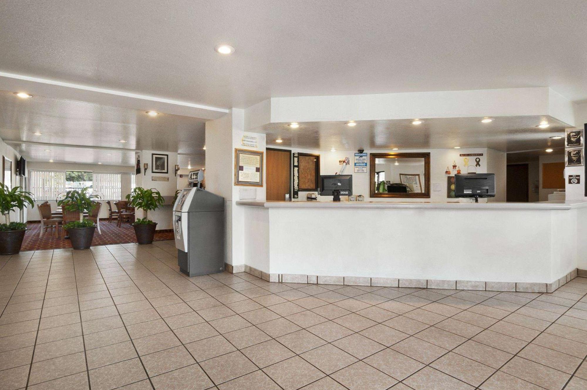 Super 8 By Wyndham Austin North/University Area Екстериор снимка